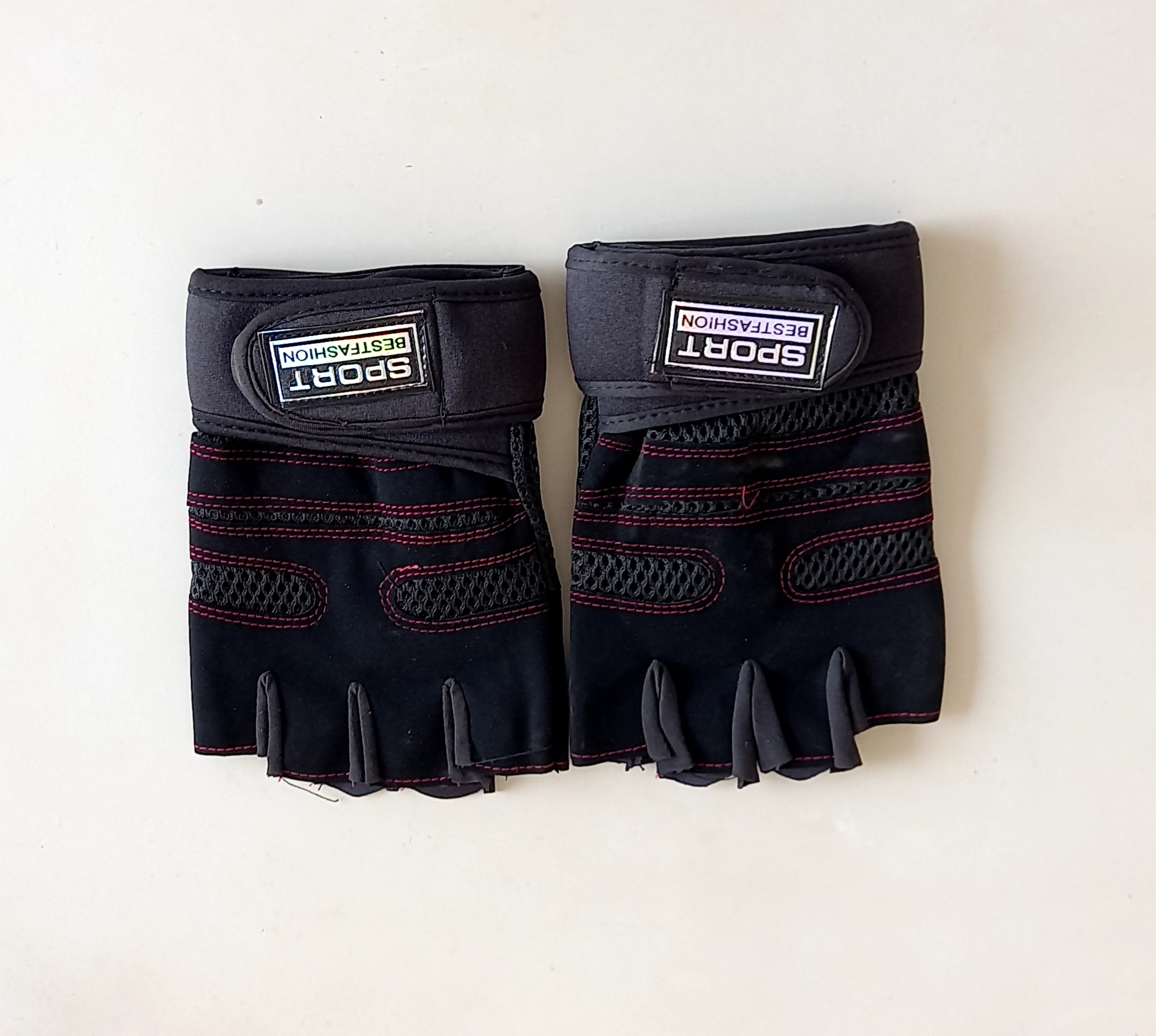 Jessica Simpson Fitness Gloves for men and women